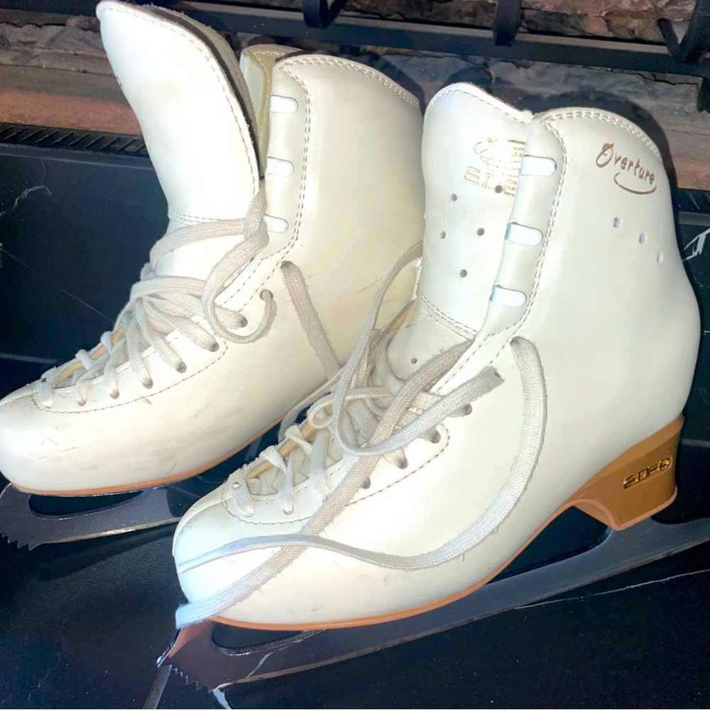 Edea overture ice skate
